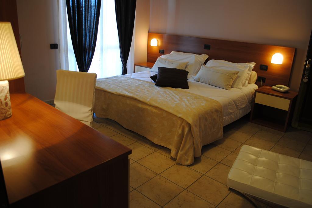 Hotel Tuscania Panoramico Habitación foto
